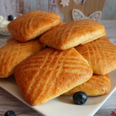 Tvorog korzhiki – popular cheese cookies from Soviet canteens