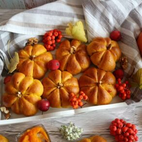 Kürbisbrötchen backen – veganes Rezept mit Hokkaidokürbispüree