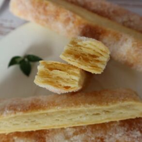 Sugar tongues – quick recipe for Soviet puff pastry cookies