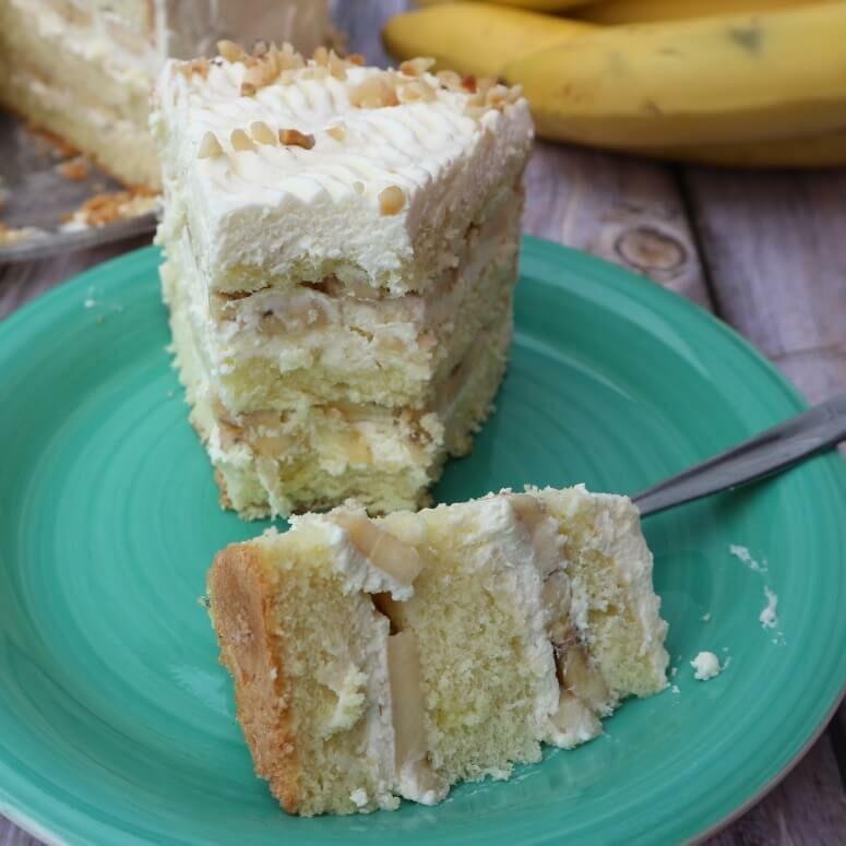 Biskuittorte mit Bananen