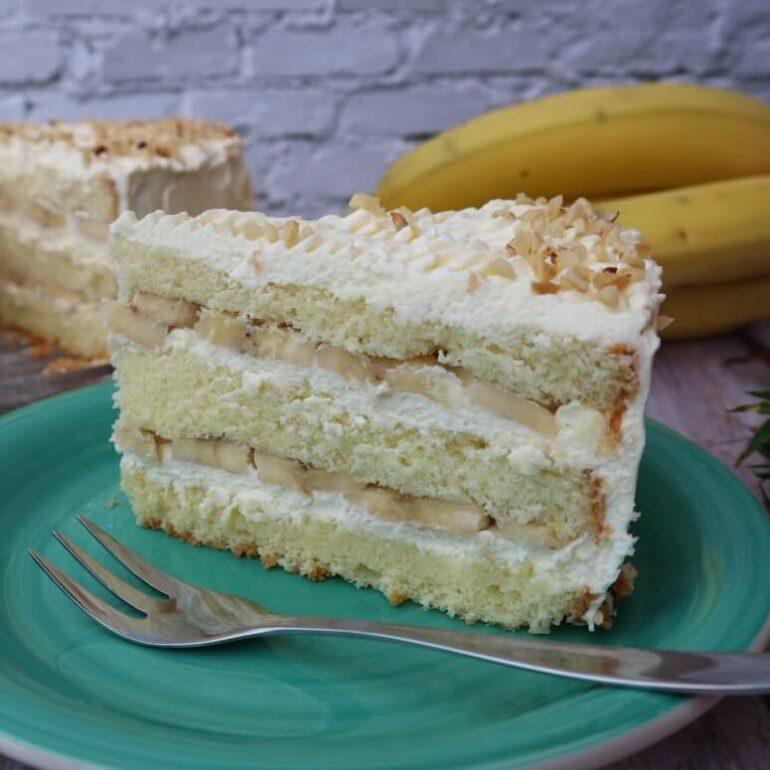 Bananen-Frischkäse-Torte – einfaches Rezept mit Biskuitboden