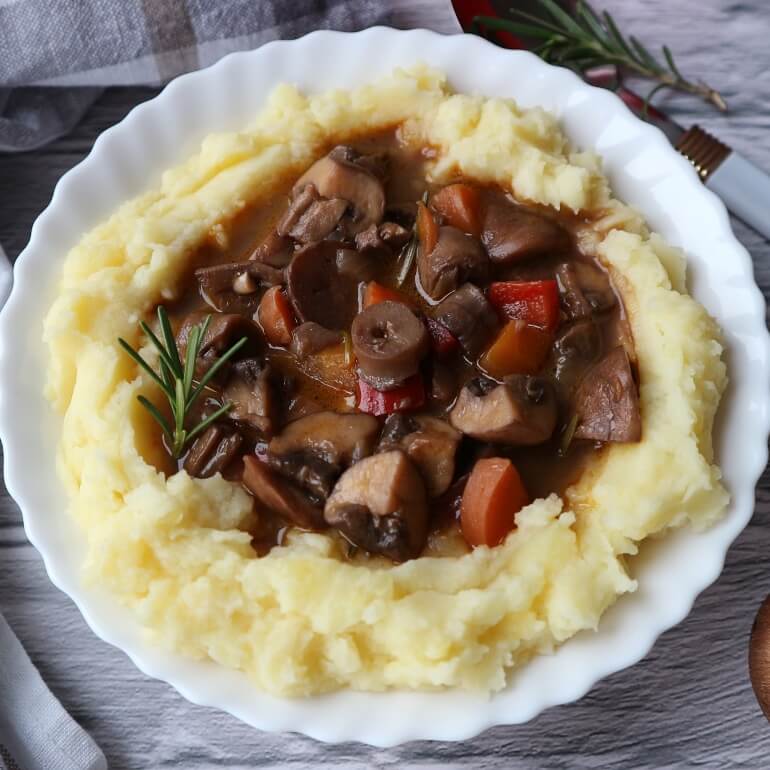 Mashed potatoes with mushroom sauce