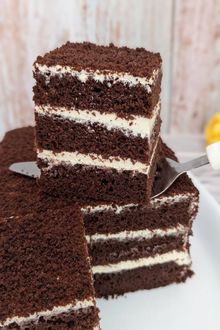 Schokobiskuit-Torte mit Schmand-Sahne-Creme