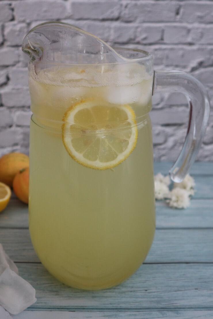 How to make lemonade with fresh lemons