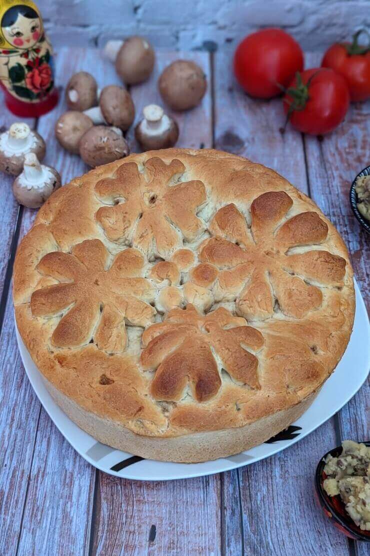 Russischer Pierog mit Kartoffel-Pilz-Füllung