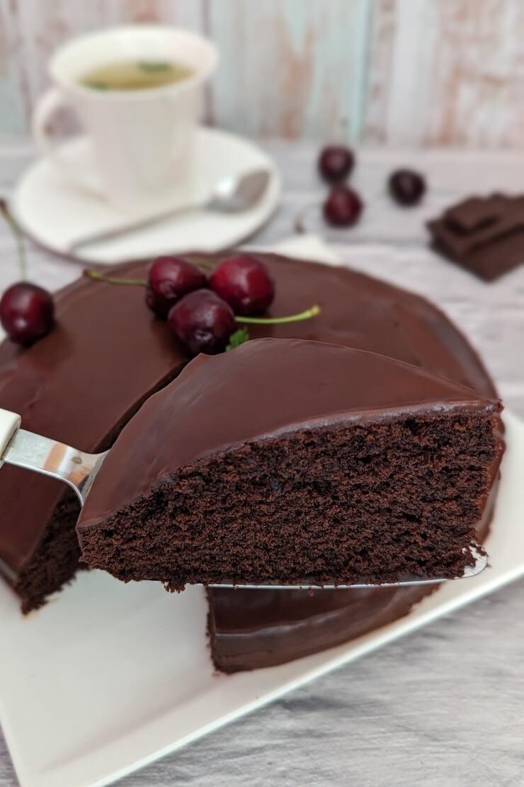 Moist pastry with chocolate