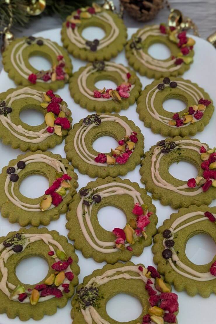 Adventskranz-Plätzchen mit Matcha und Zitrone