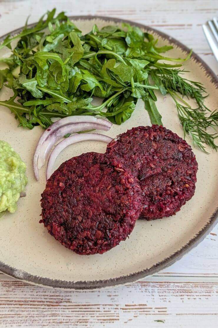 Beetroot fritters with walnuts
