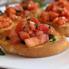 How to make bruschetta – easy recipe with tomatoes